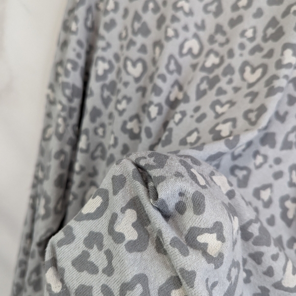 Lucky Brand Shirt Womens 2X Gray Leopard Animal Print V Neck Long Sleeve Dolman - Picture 11 of 12